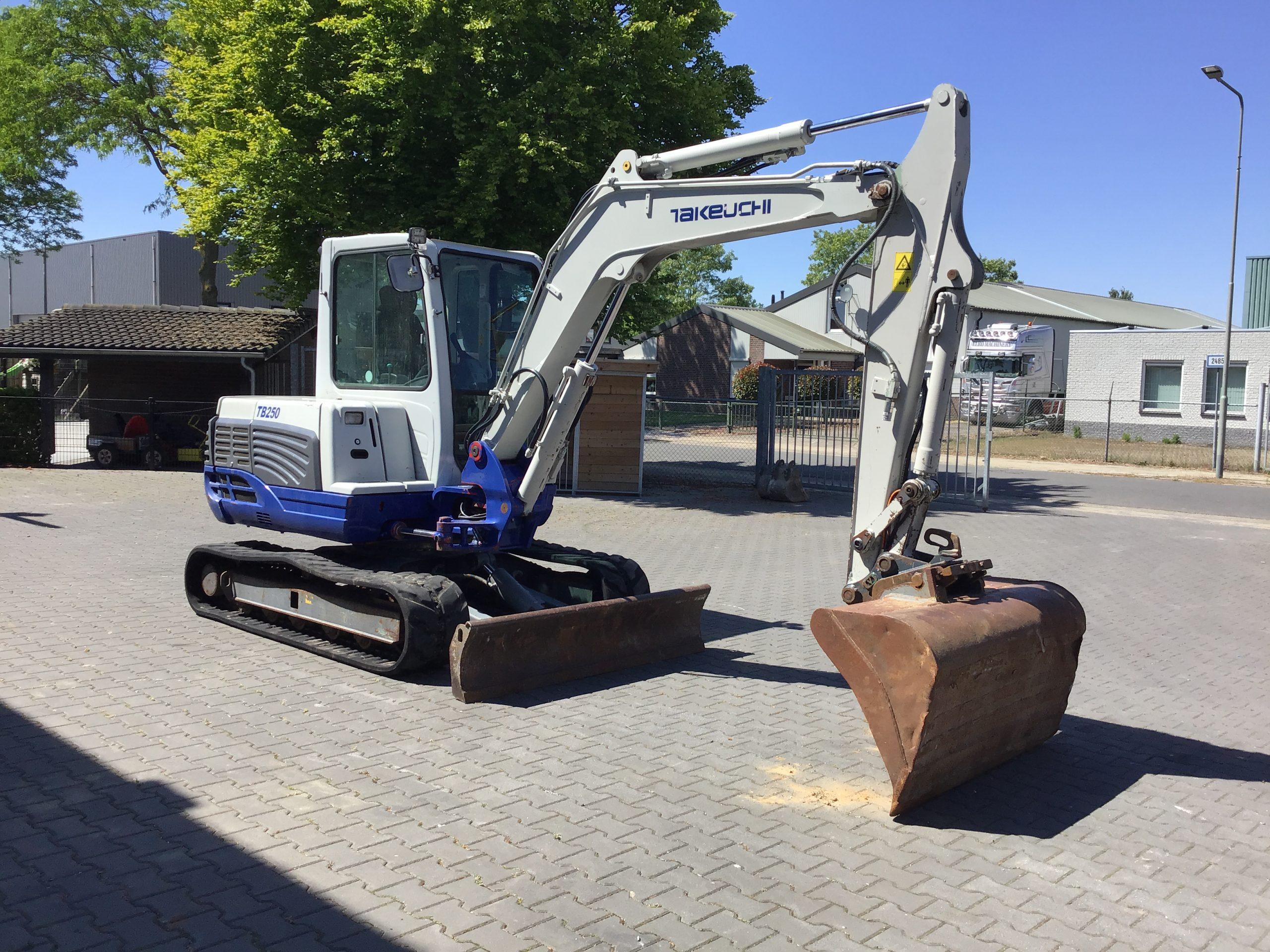 takeuchi-tb250-3